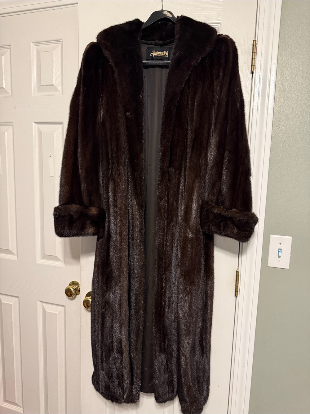 Luxurious Dark Brown Full-Length Mink Coat